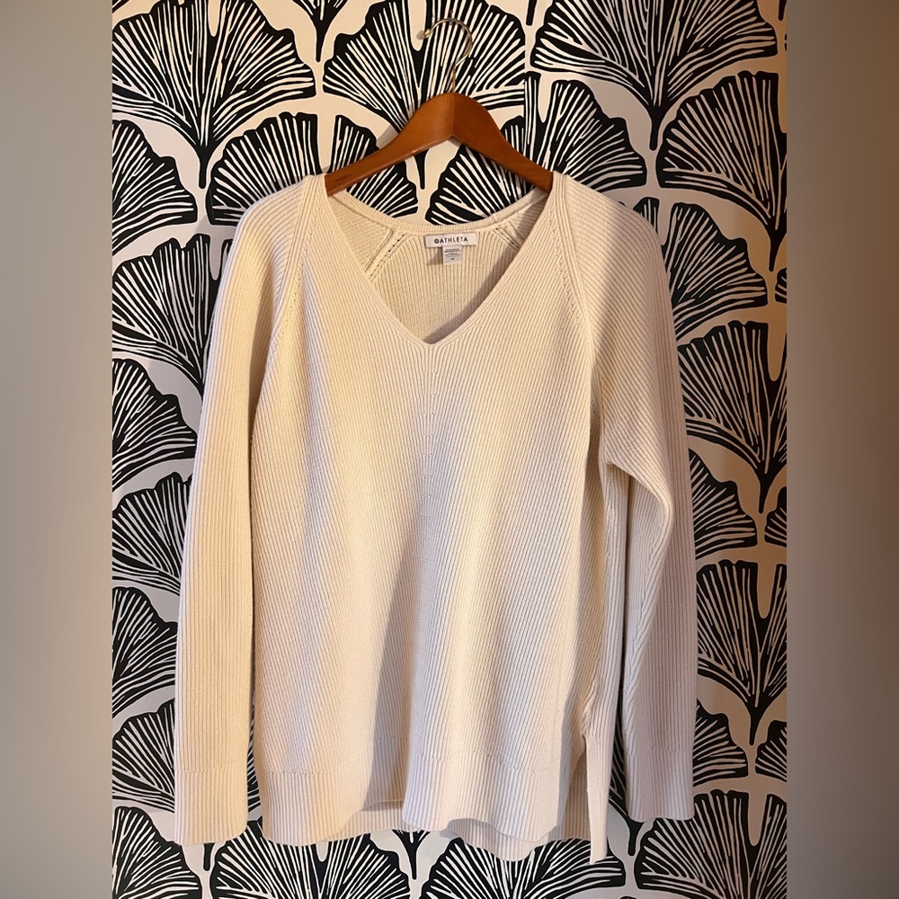 NWOT Athleta Cream V-Neck Sweater size Medium